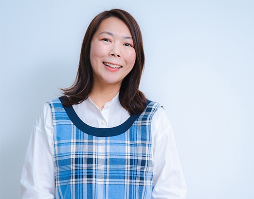 女性スタッフ